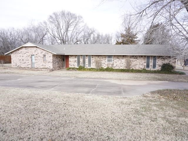 703 Wakefield Road Perry, OK 73077 - Photo 1 of 36 Gallery Image 1