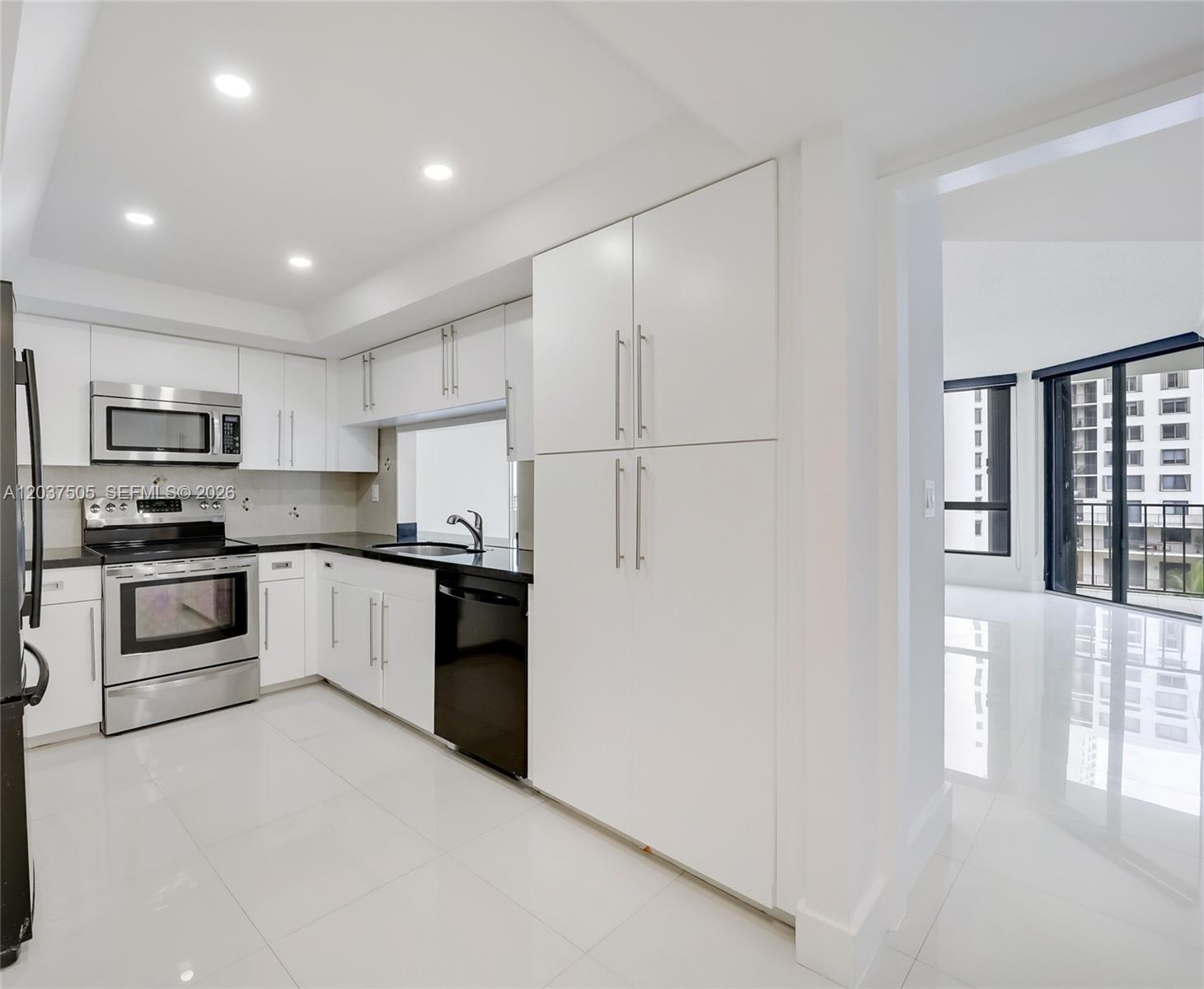 520 Brickell Key Drive, Unit A802 Miami, FL 33131 - Photo 5 of 10