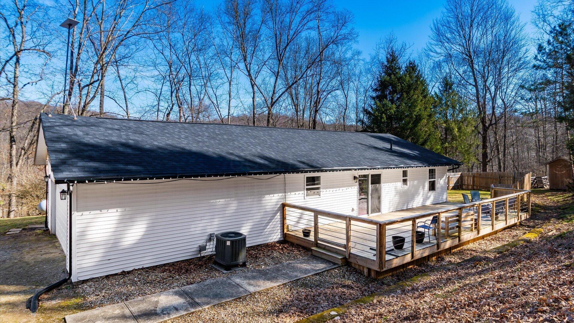 10050 Perryton Road Frazeysburg, OH 43822 - Photo 2 of 47 37-zj 10050 Perryton Rd080-2
