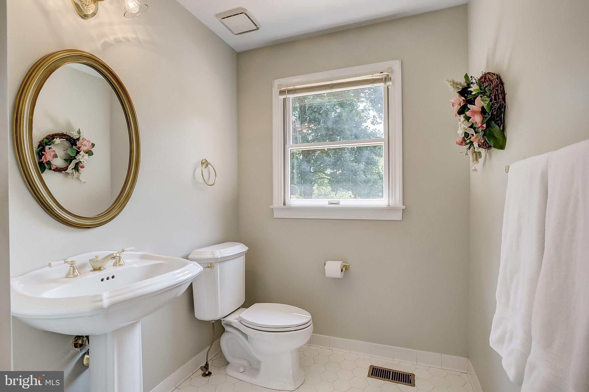 17540 Old Frederick Road Mount Airy, MD 21771 - Photo 22 of 56 Powder Room