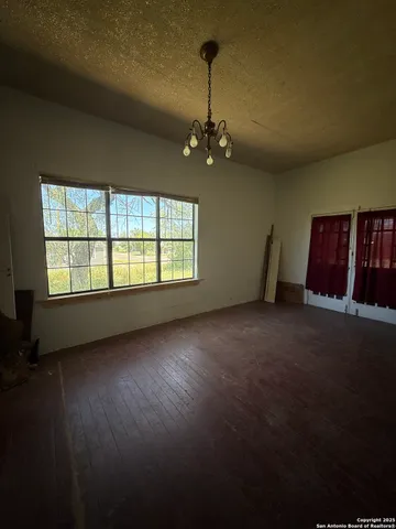 a view of empty room with window