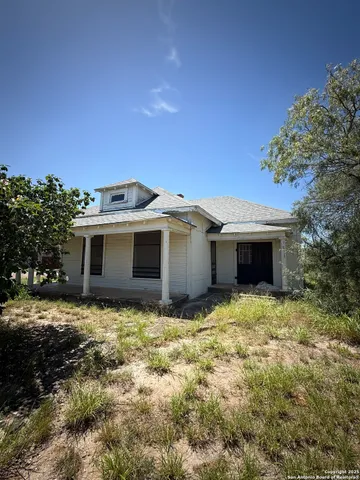 $140,000 | 306 North 10th Street, Carrizo Springs, TX 78834