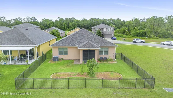 a view of a house with a big yard