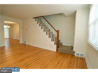 7632 Brockton Road Philadelphia, PA 19151 - Photo 2 of 10 Living Room