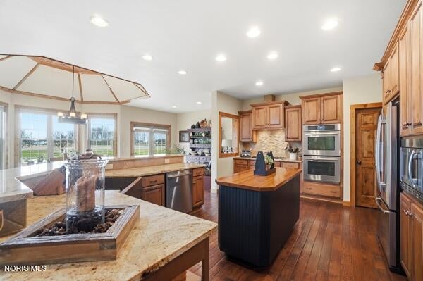 4754 Holt Road Sylvania, OH 43560 - Photo 24 of 91 Kitchen with granite countertops