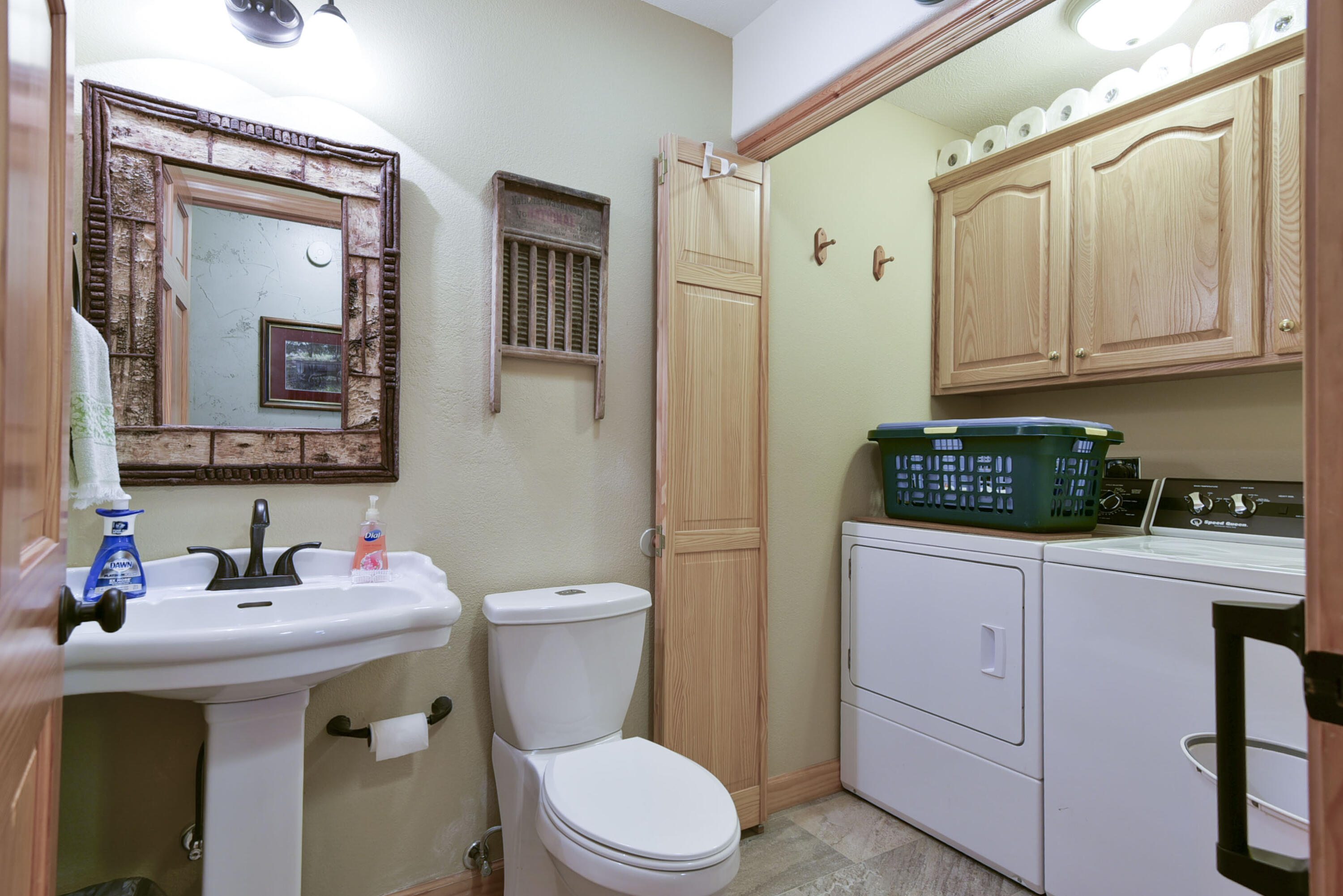 281 Queensberry Road Reeds Spring, MO 65737 - Photo 32 of 38 Bath/Utility