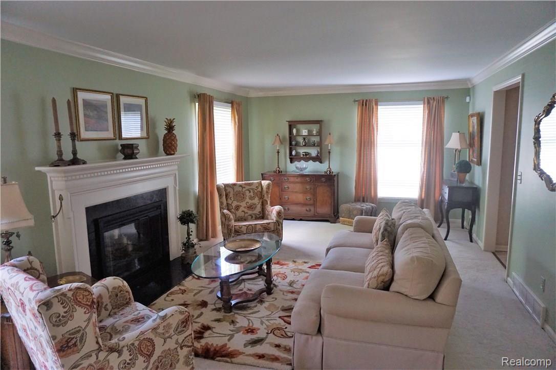 385 Beechview Drive Rochester, MI 48306 - Photo 22 of 56 Living Room