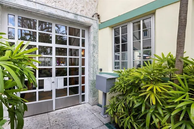 $5,200 | 530 Ocean Drive, Unit 103A/104A, Miami Beach, FL 33139