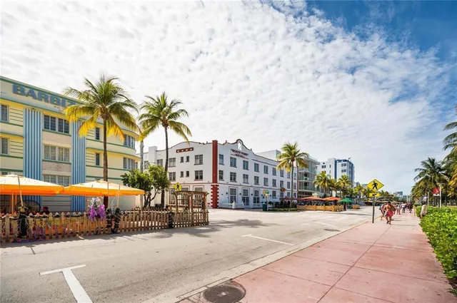 $5,200 | 530 Ocean Drive, Unit 103A/104A, Miami Beach, FL 33139