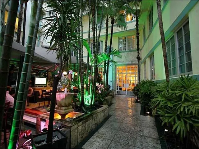 $5,200 | 530 Ocean Drive, Unit 103A/104A, Miami Beach, FL 33139