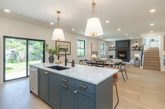 $1,475,000 | 625 Ivy Falls Avenue, Mendota Heights, MN 55118