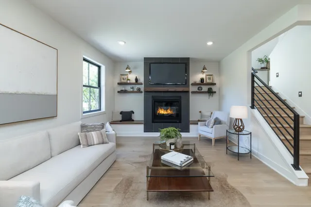 $1,475,000 | 625 Ivy Falls Avenue, Mendota Heights, MN 55118