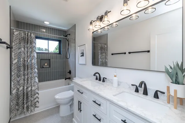 $1,475,000 | 625 Ivy Falls Avenue, Mendota Heights, MN 55118