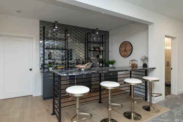 $1,475,000 | 625 Ivy Falls Avenue, Mendota Heights, MN 55118