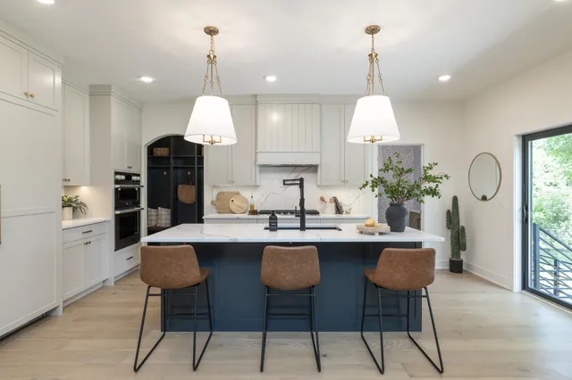 $1,475,000 | 625 Ivy Falls Avenue, Mendota Heights, MN 55118