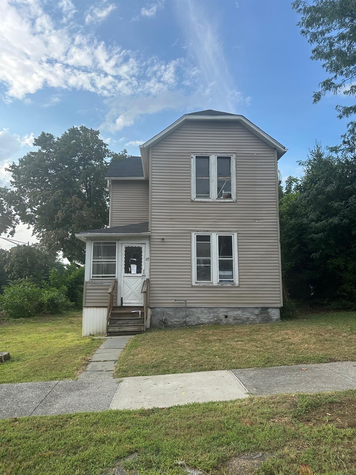20 Columbia Street Poughkeepsie, NY 12601 - Photo 3 of 6 a view of a house with a yard