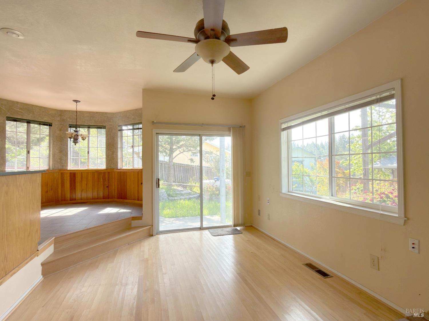 27009 Hawk Court Willits, CA 95490 - Photo 6 of 31