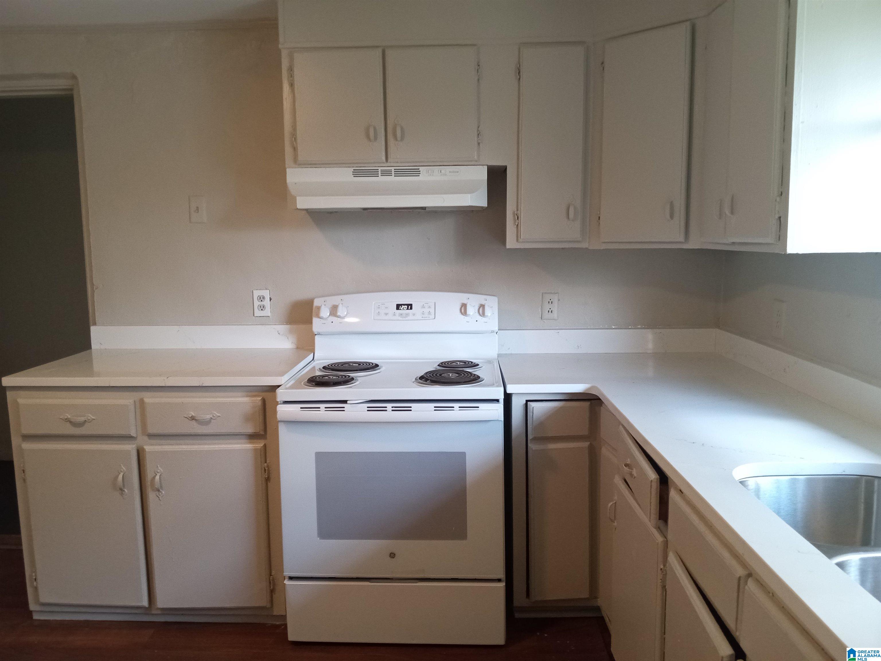 1908 14th Place Southwest Birmingham, AL 35211 - Photo 6 of 28