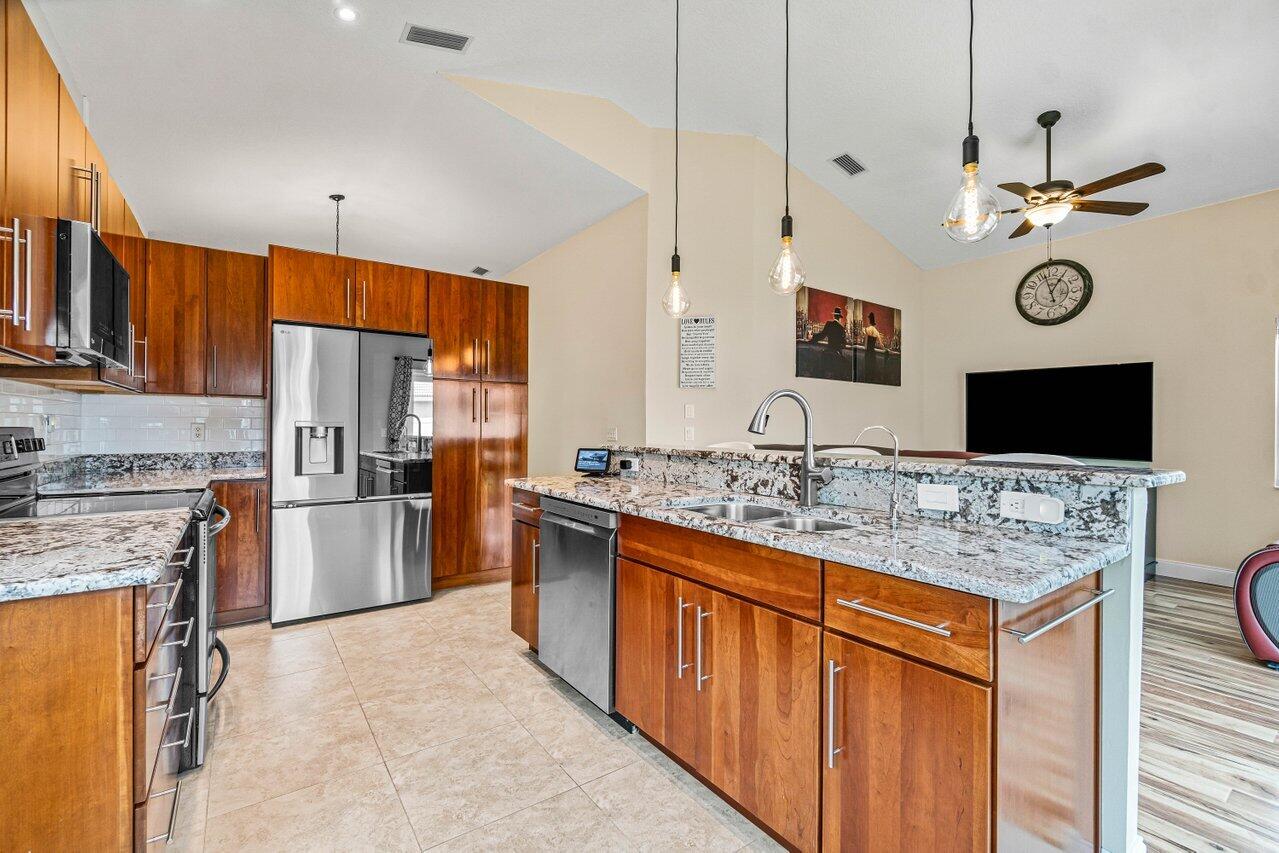 10561 Pebble Cove Lane Boca Raton, FL 33498 - Photo 17 of 36 017-10561PebbleCoveLane-BocaRaton-FL-334