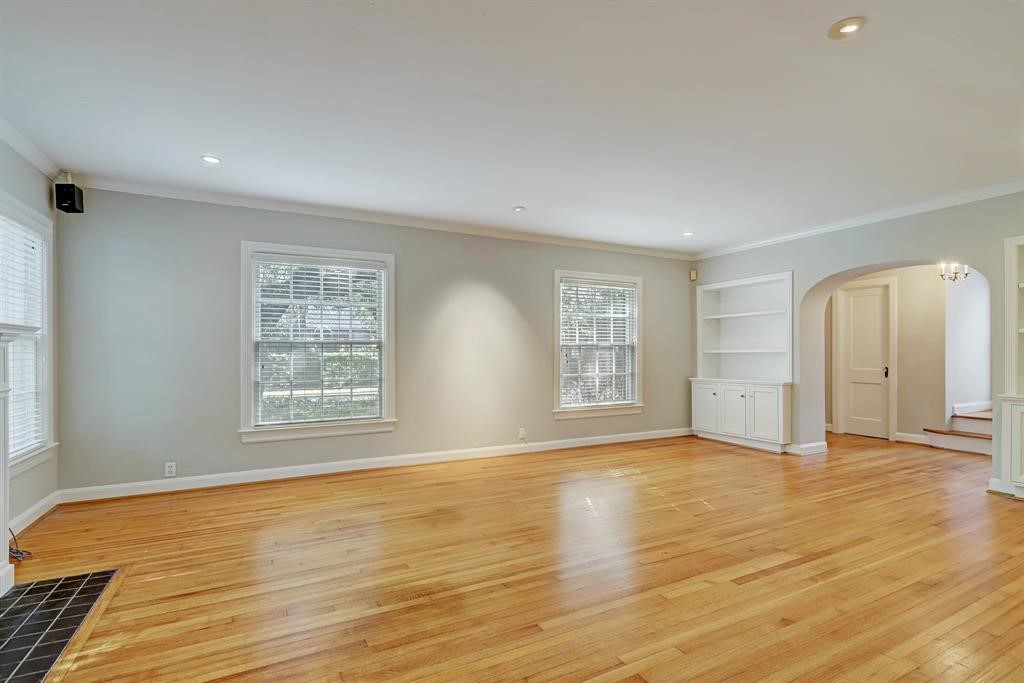 2044 Addison Road Houston, TX 77030 - Photo 3 of 5
