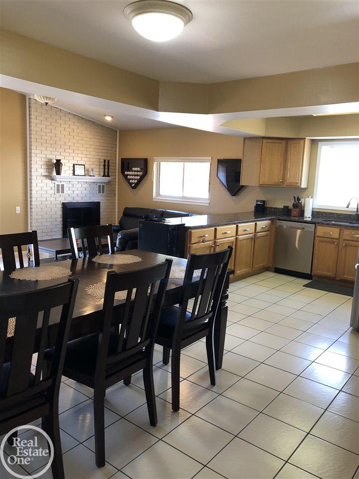 47725 Chrys Road Macomb, MI 48044 - Photo 15 of 51 50053104-14.JPG