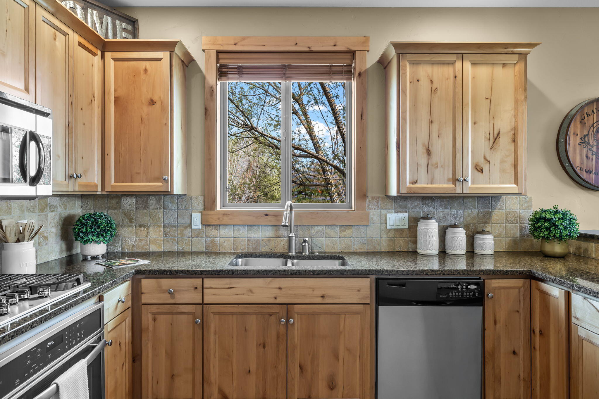601 Southwest Otter Way Bend, OR 97702 - Photo 21 of 58