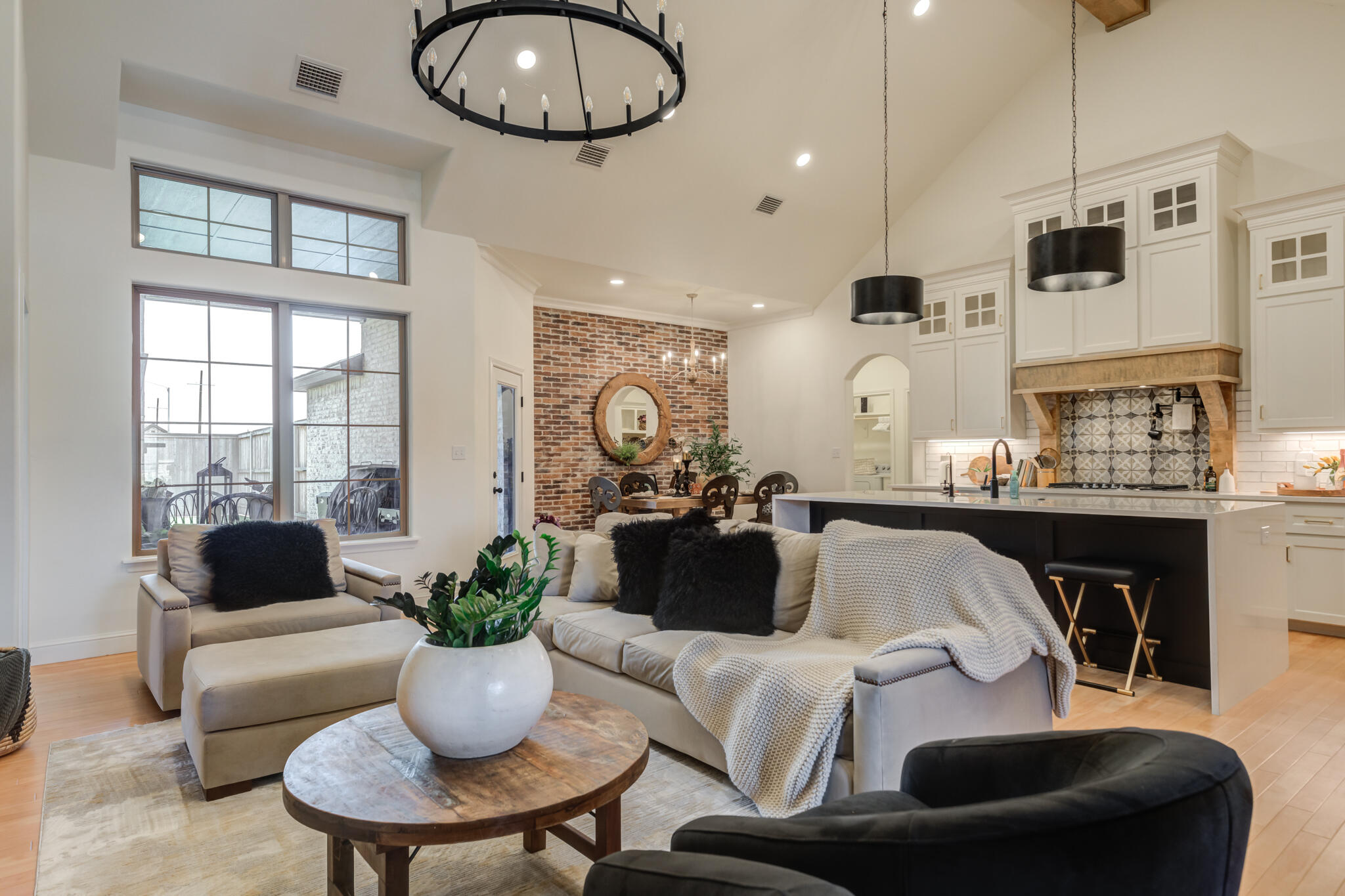 7819 55th Street Lubbock, TX 79407 - Photo 5 of 39 a living room with furniture kitchen and a chandelier