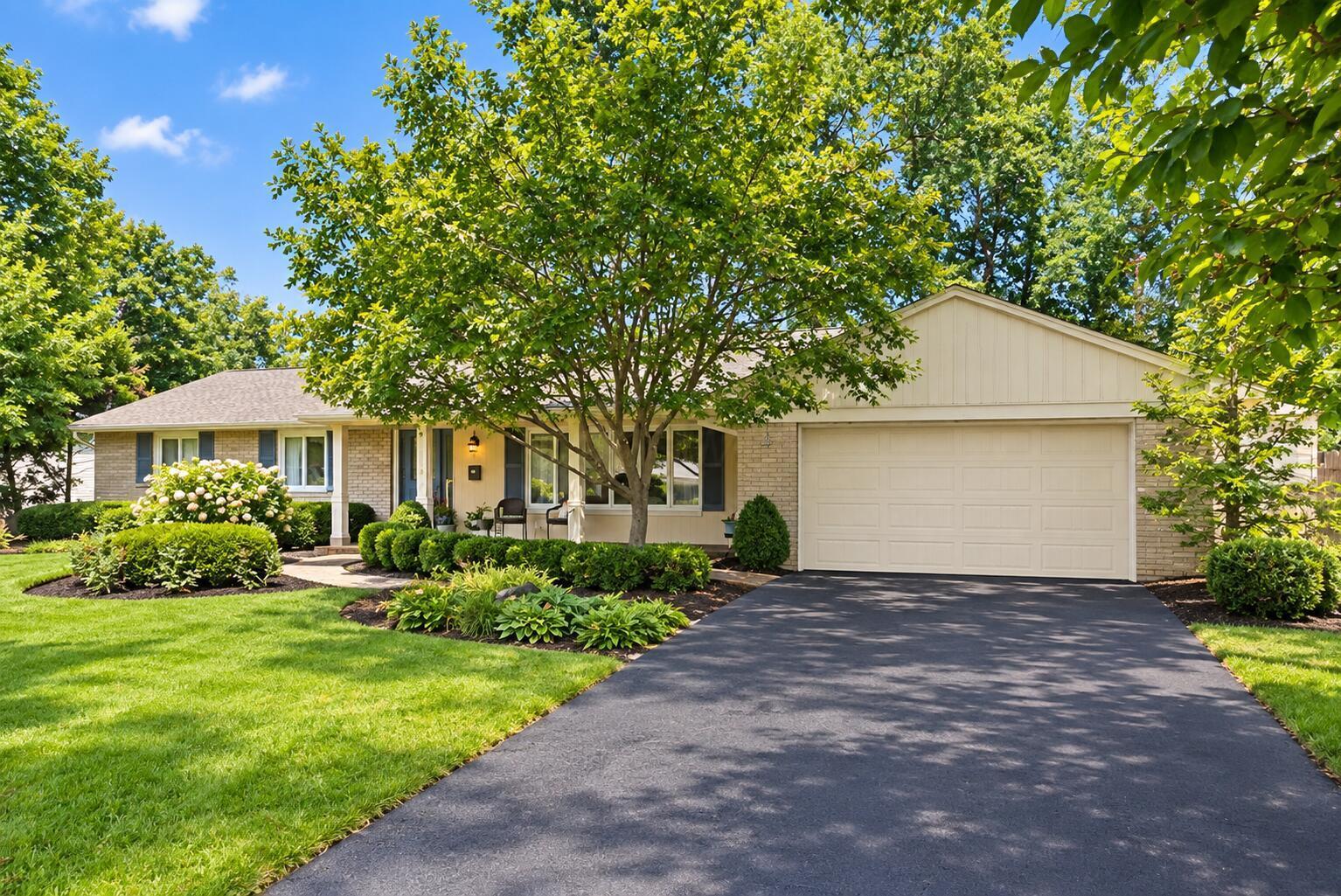 2088 Lytham Road Columbus, OH 43220 - Photo 1 of 64 2088 Lytham Rd 00033
