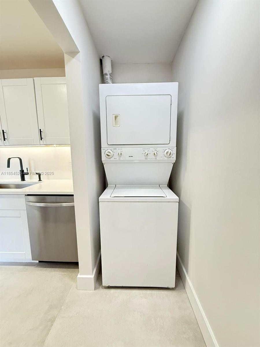 316 Cape Cod Circle, Unit B Lake Worth, FL 33467 - Photo 20 of 38 a utility room with dryer and washer