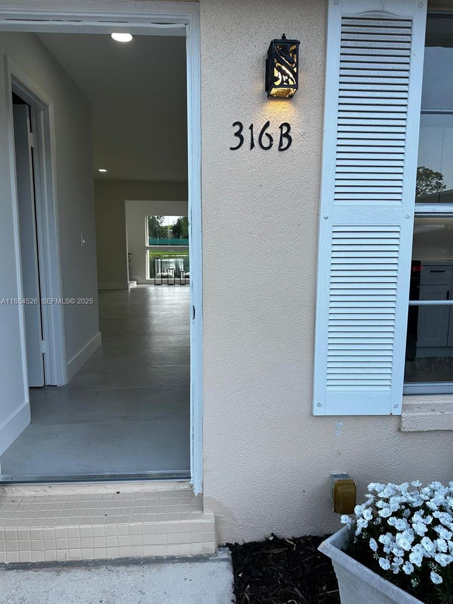 316 Cape Cod Circle, Unit B Lake Worth, FL 33467 - Photo 23 of 38 a bathroom with a window