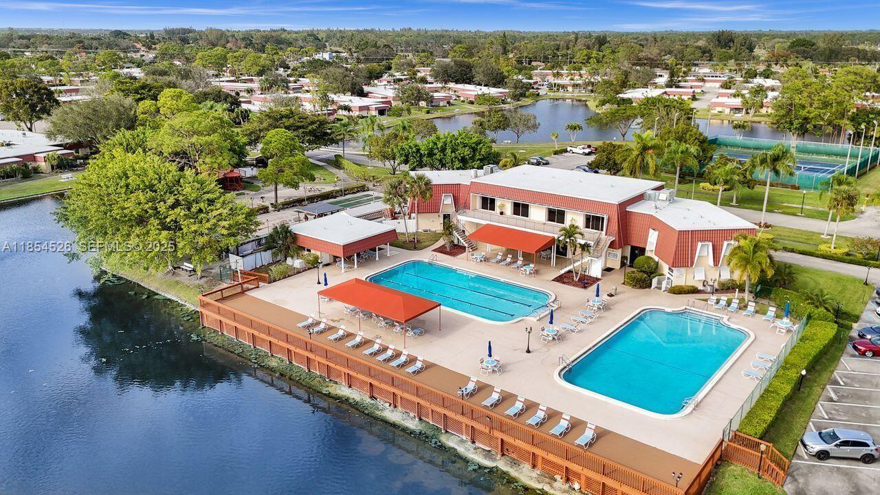 316 Cape Cod Circle, Unit B Lake Worth, FL 33467 - Photo 28 of 38 a picture of city view