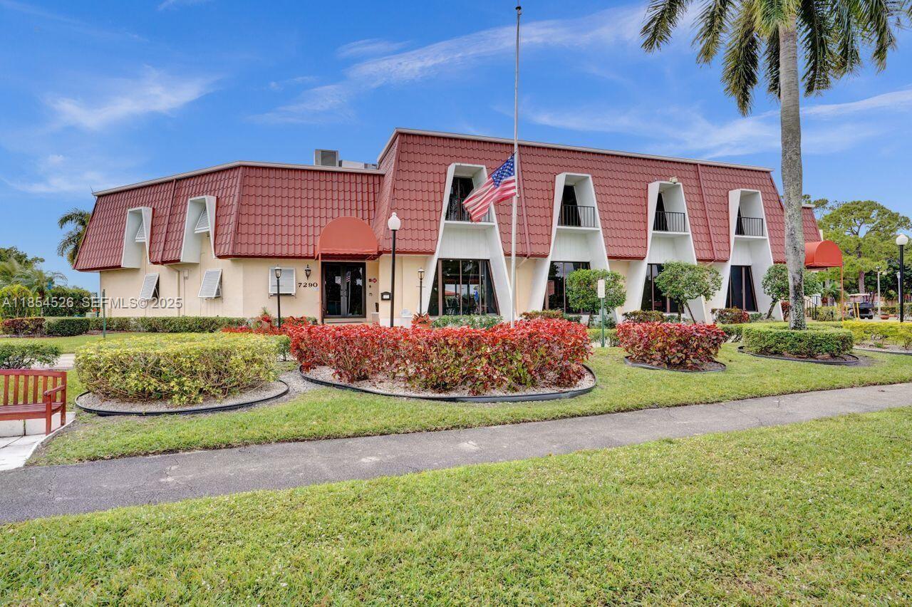 316 Cape Cod Circle, Unit B Lake Worth, FL 33467 - Photo 31 of 38 front view of a house with a yard