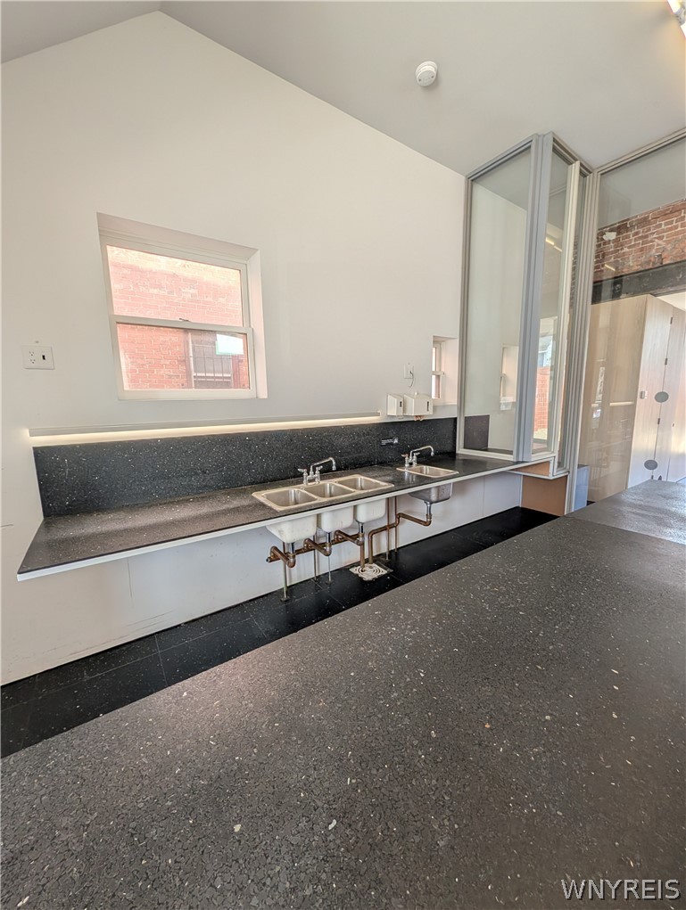 577 Niagara Street Buffalo, NY 14201 - Photo 18 of 28