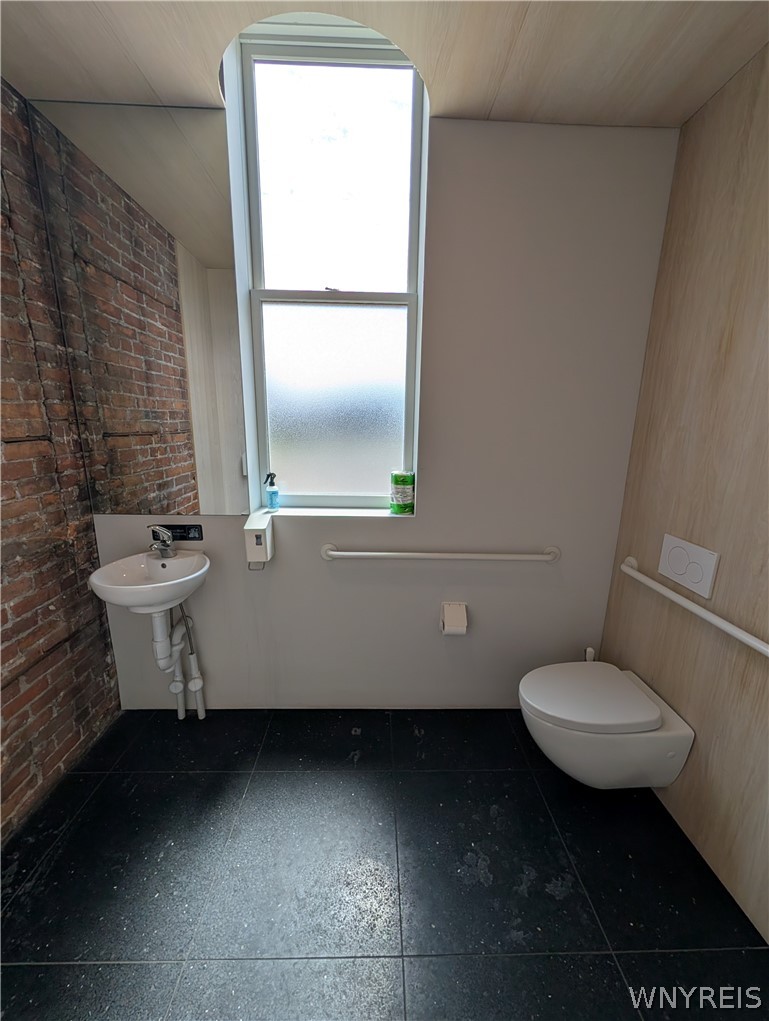 577 Niagara Street Buffalo, NY 14201 - Photo 20 of 28
