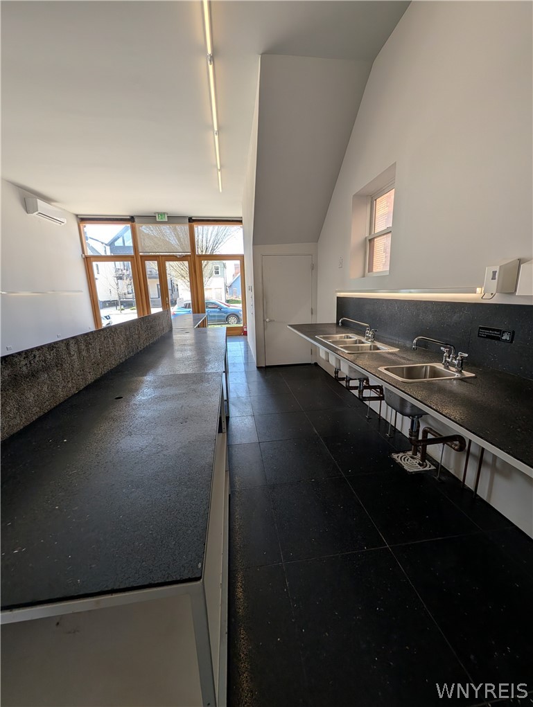 577 Niagara Street Buffalo, NY 14201 - Photo 21 of 28