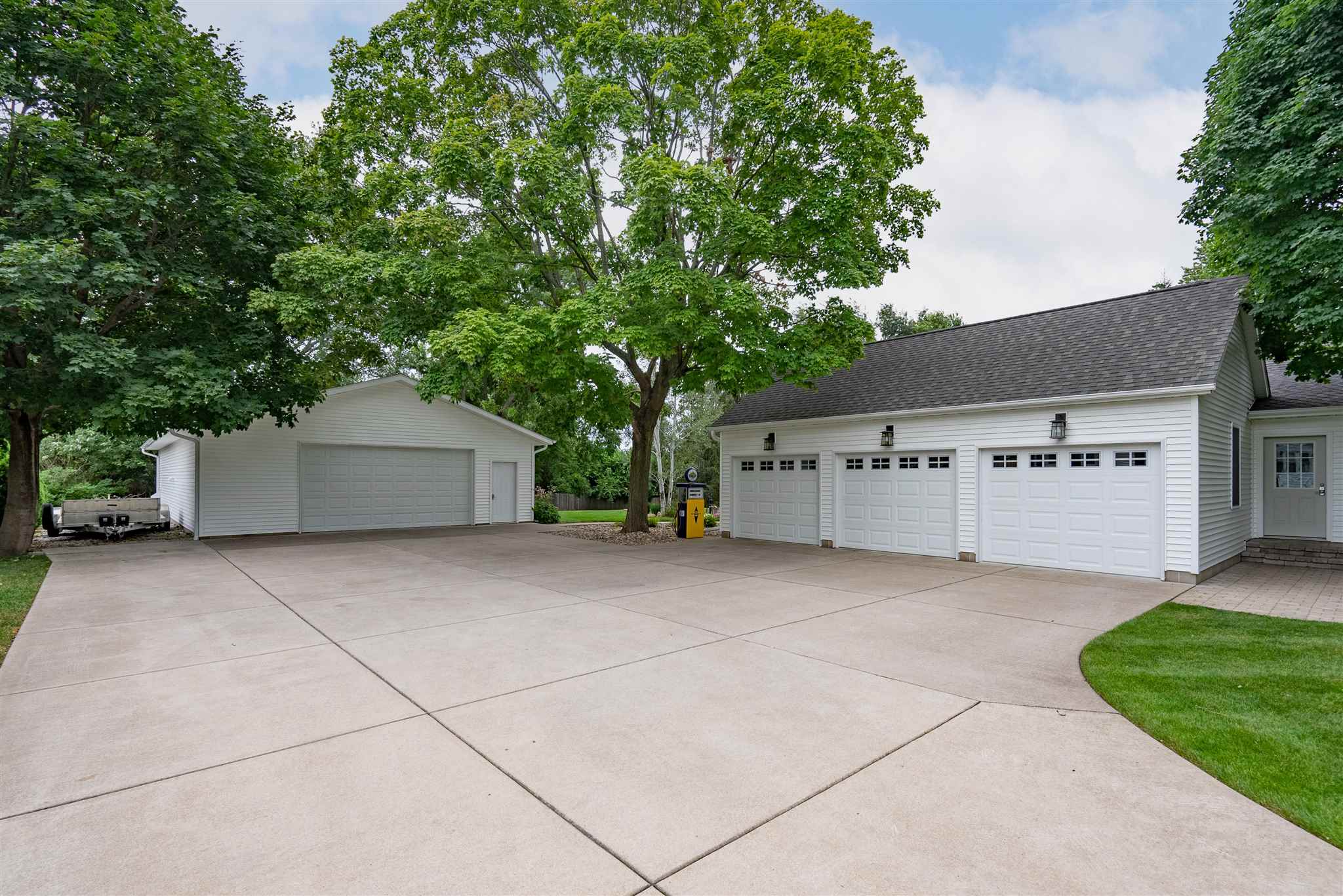 4013 Jersey Ridge Road Davenport, IA 52807 - Photo 3 of 39 Gallery Image 3