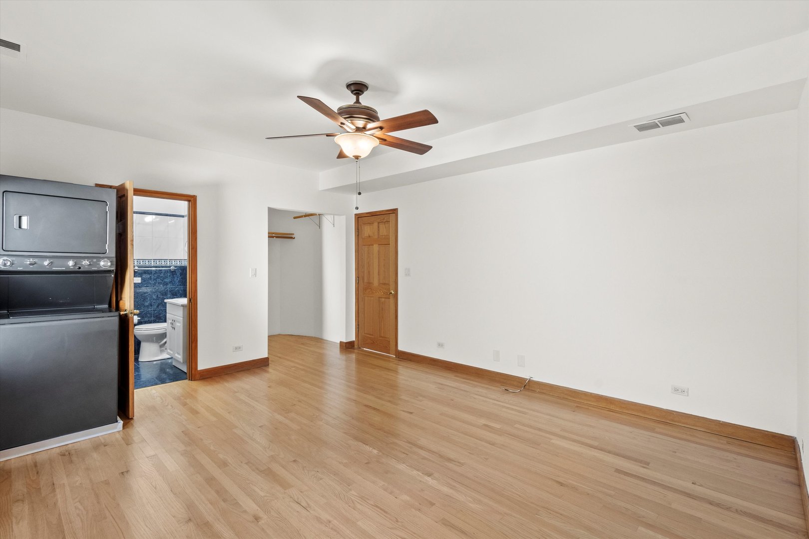 911 North Fairfield Avenue, Unit 2 Chicago, IL 60622 - Photo 22 of 43 a view of an empty room with wooden floor and a window