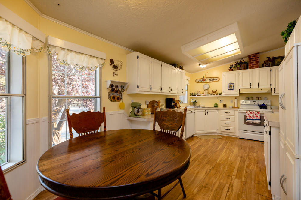 9332 Reeder Road Klamath Falls, OR 97603 - Photo 17 of 54 9332ReederRd-Bonnie-7