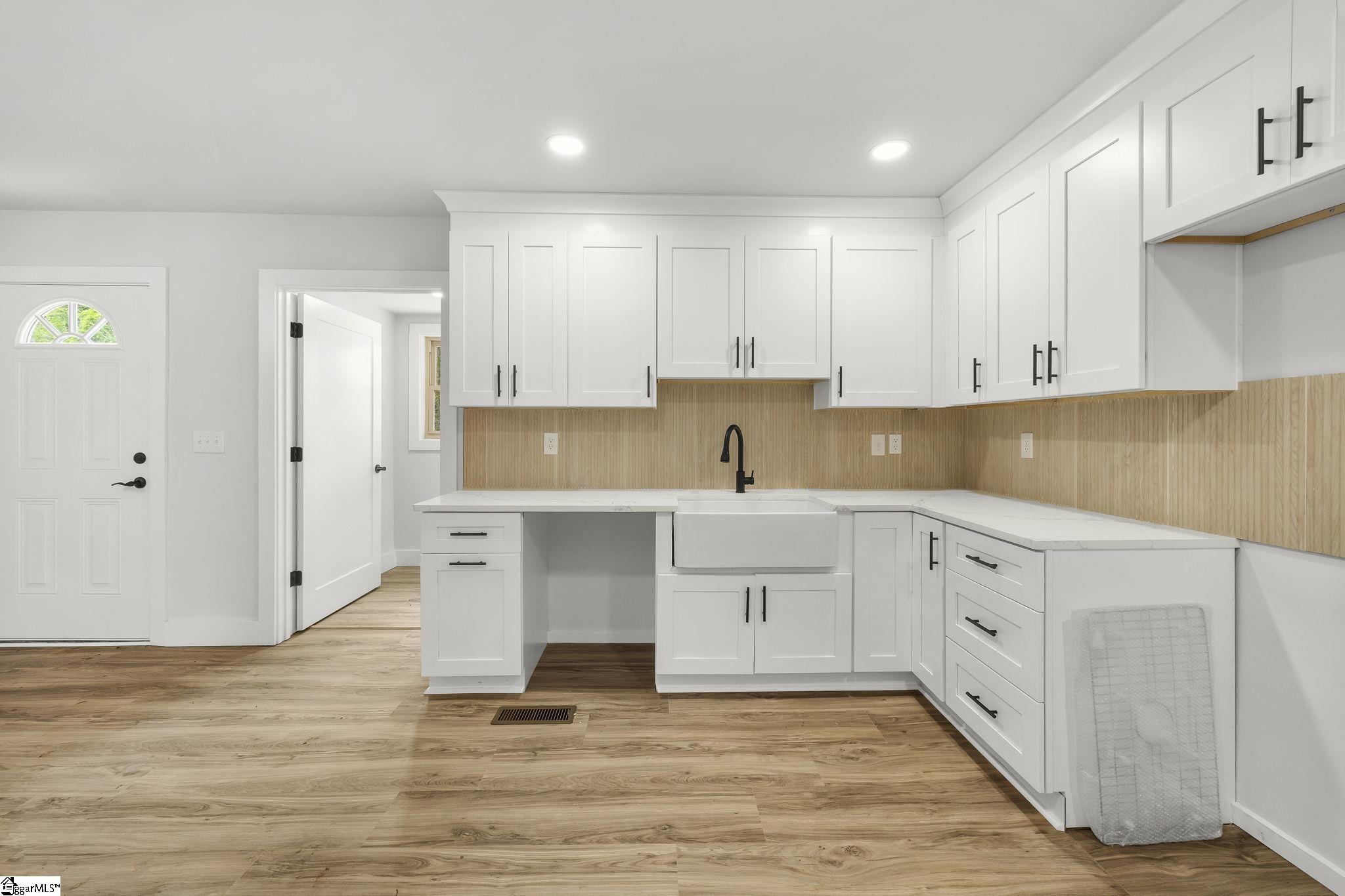 5497 Old Buncombe Road Greenville, SC 29609 - Photo 15 of 50