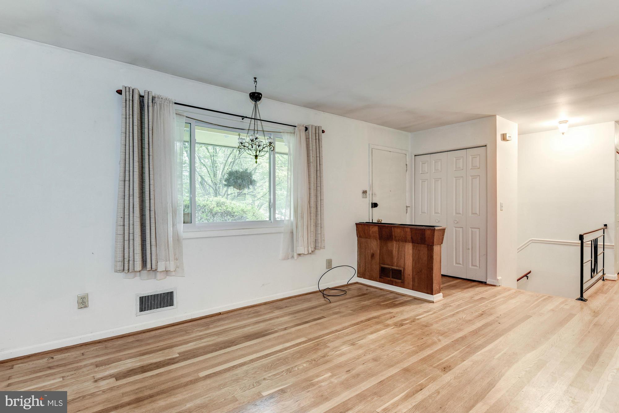 4208 Southend Road Rockville, MD 20853 - Photo 3 of 18 Living Room