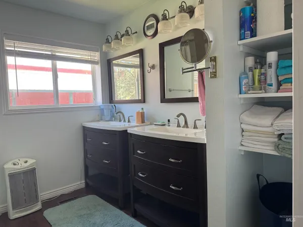 $679,000 | 643 South Main Street, Cascade, ID 83611