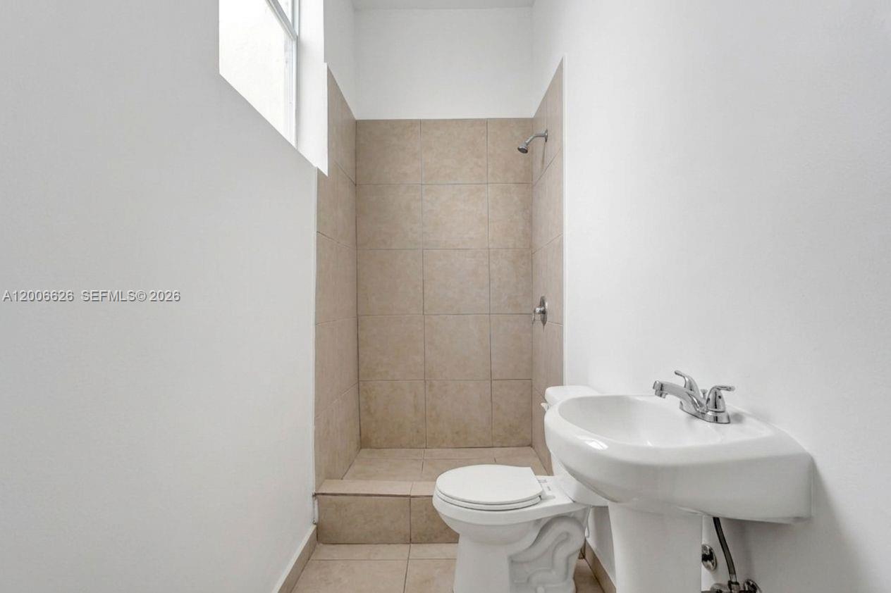 4167 Southwest 18th Street Hollywood, FL 33021 - Photo 8 of 21 Full Bath