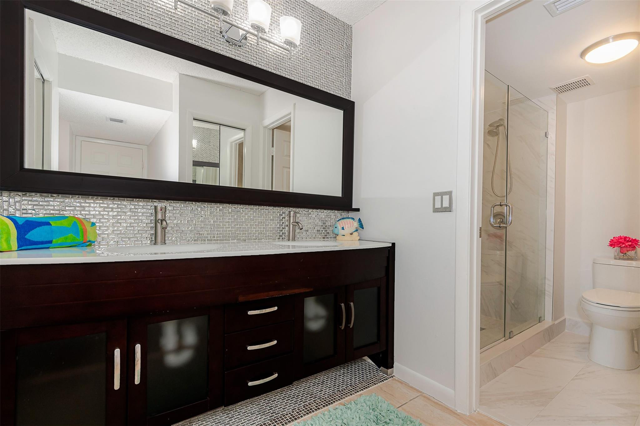 340 Racquet Club Road, Unit 101 Weston, FL 33326 - Photo 20 of 29 a bathroom with a sink and a mirror