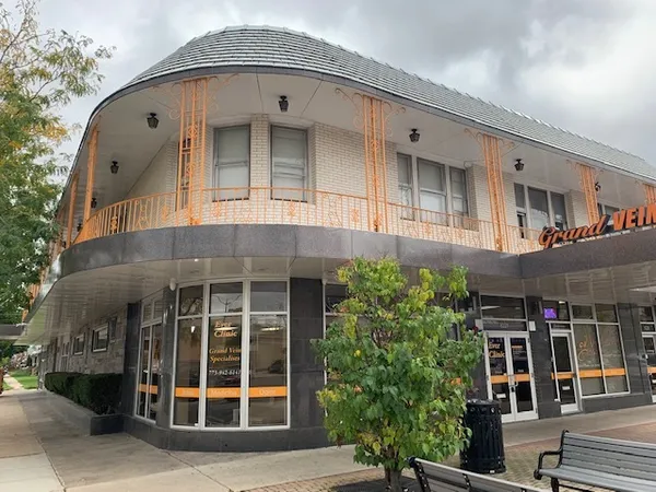 $2,700 | 6227 Cermak Road, Unit 300, Berwyn, IL 60402