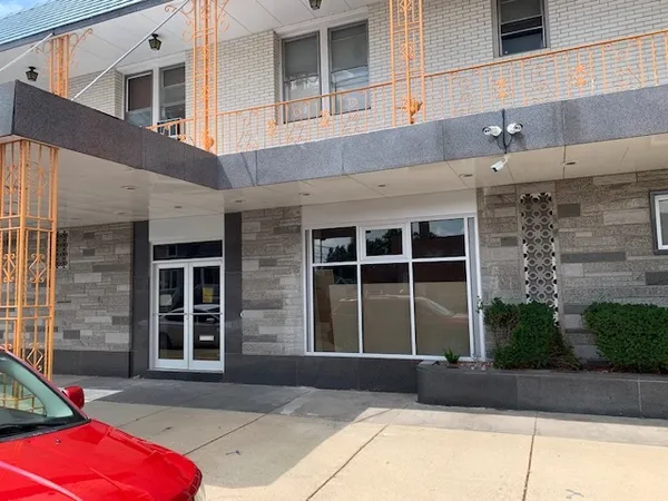 $2,700 | 6227 Cermak Road, Unit 300, Berwyn, IL 60402