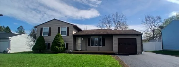 $2,800 | 8244 Mantova Drive, Clay, NY 13041