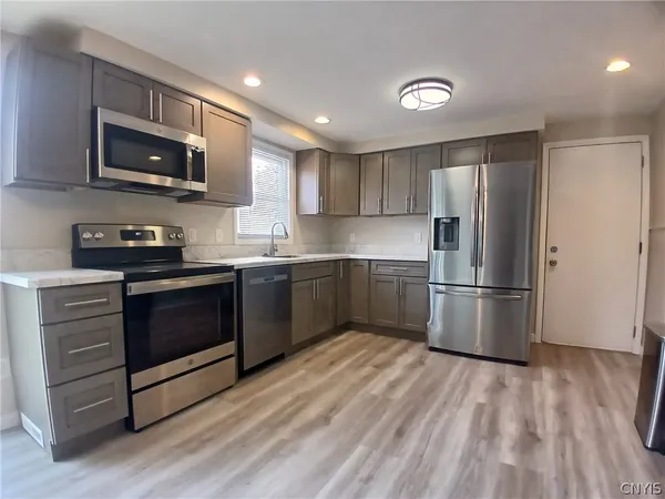 $2,800 | 8244 Mantova Drive, Clay, NY 13041