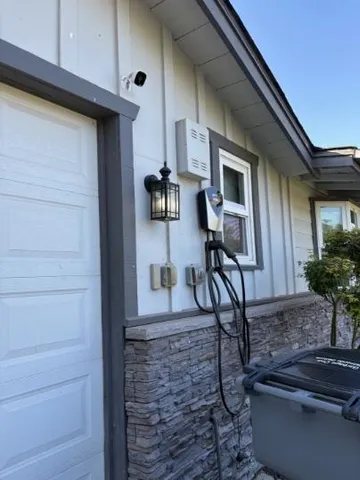 a view of entryway with a workspace