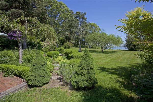 210 Head Of Pond Road Tisbury, MA 02568 - Photo 23 of 27 Gallery Image 23