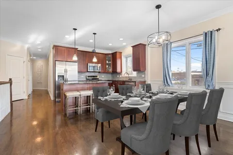 $475,000 | 5618 West Lawrence Avenue, Unit 1E, Chicago, IL 60630